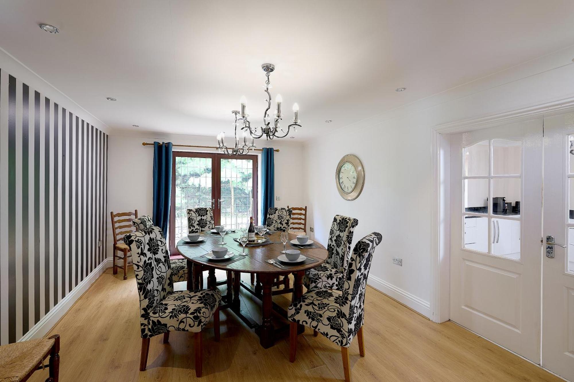 Spacious Home For Large Families And Contractors วุลฟ์เวอร์แฮมป์ตัน ภายนอก รูปภาพ